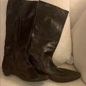 Farylrobin brown embossed flat boots 9